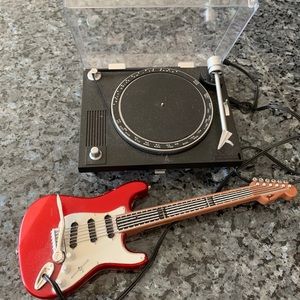 Guitar Radio - Battery Operated